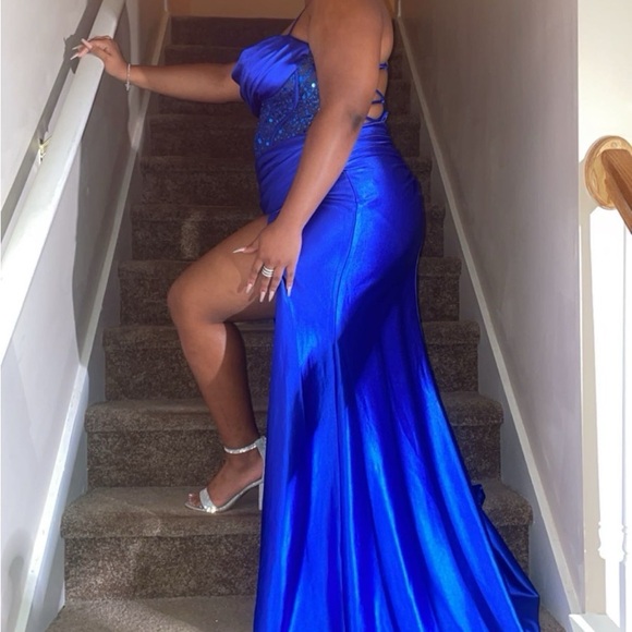 This is a size 12 Royal blue Villoni brand prom dress, with a slit on the right. - Picture 4 of 4